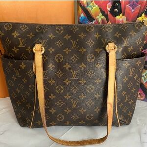 Authentic Louis Vuitton Totally MM shoulder bag